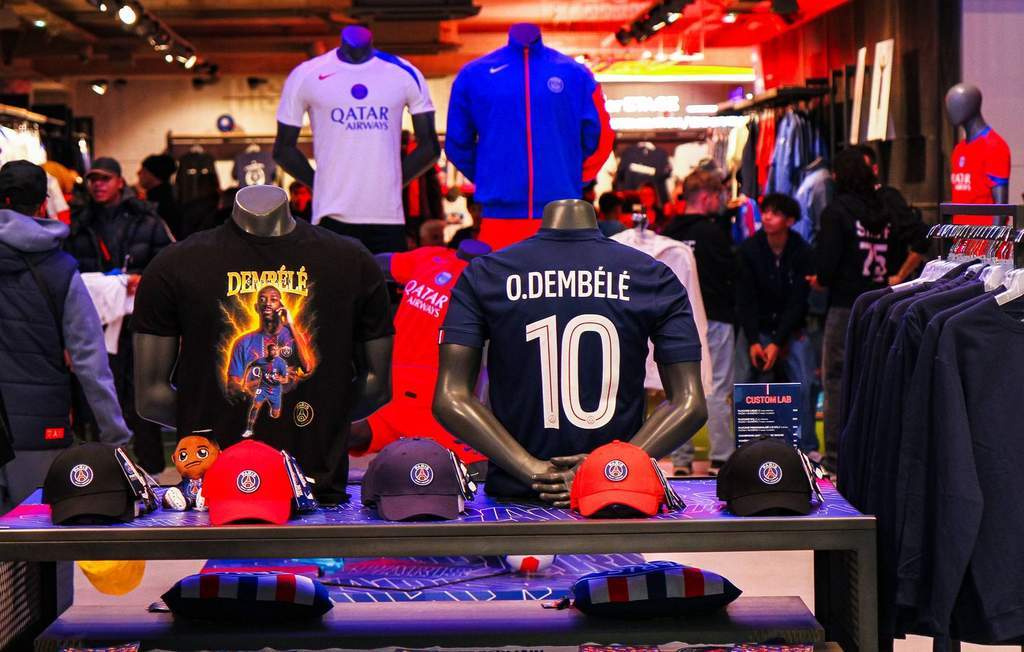 PSG Juara Eropa, Jersey Dua Bintang Langsung Ludes Terjual
