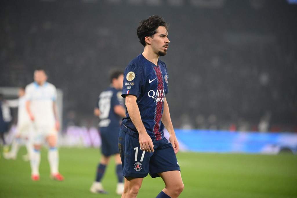 Gelandang PSG Vitinha memimpin perolehan suara dalam polling Pemain Terbaik Ligue 1